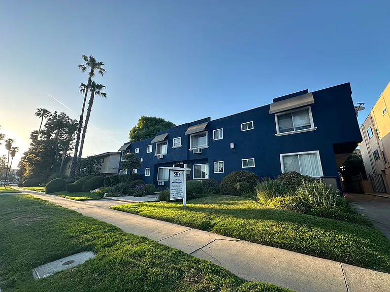 2 Weeks Free! Remodeled 1-Bedroom — Photo 8