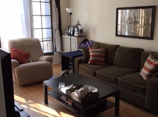 446 W Surf St #3A, Chicago, IL 60657