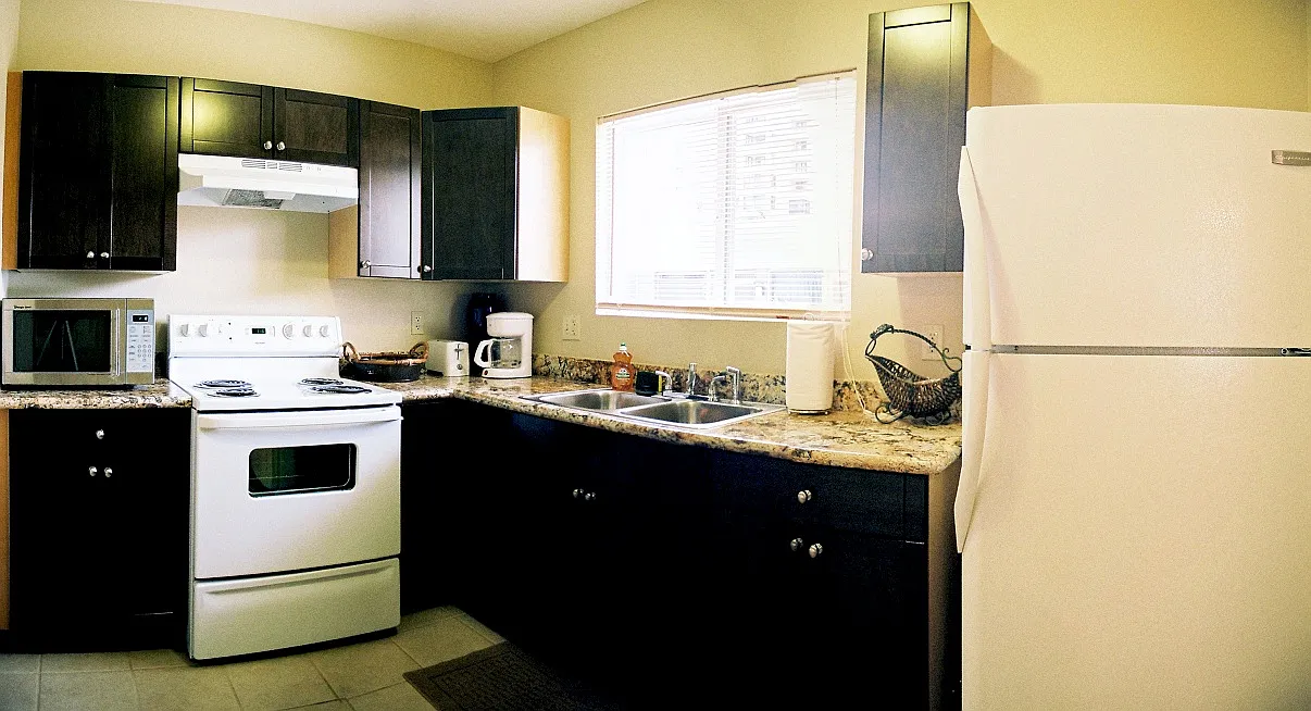 4 bed, 900 sqft, $1,450 — Photo 1
