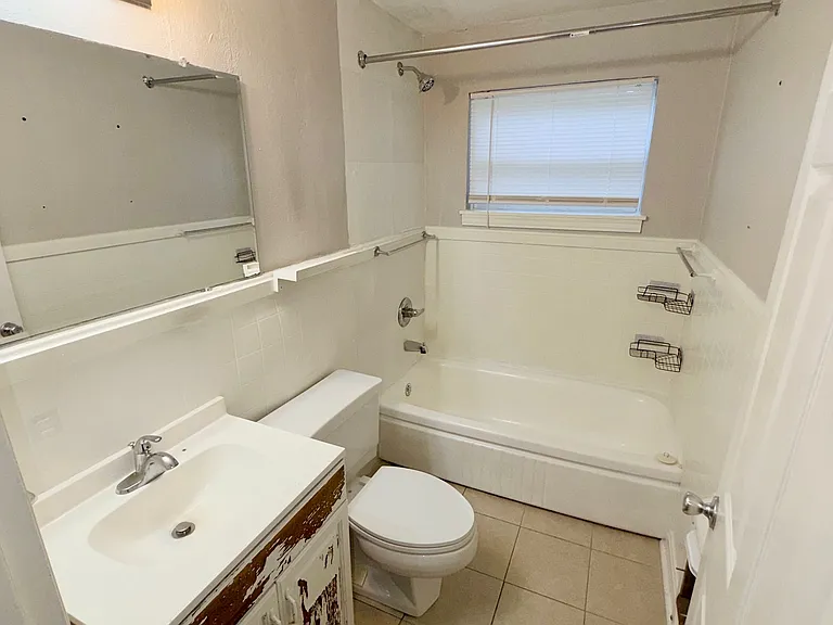 1504 Allen St #4 — Photo 6