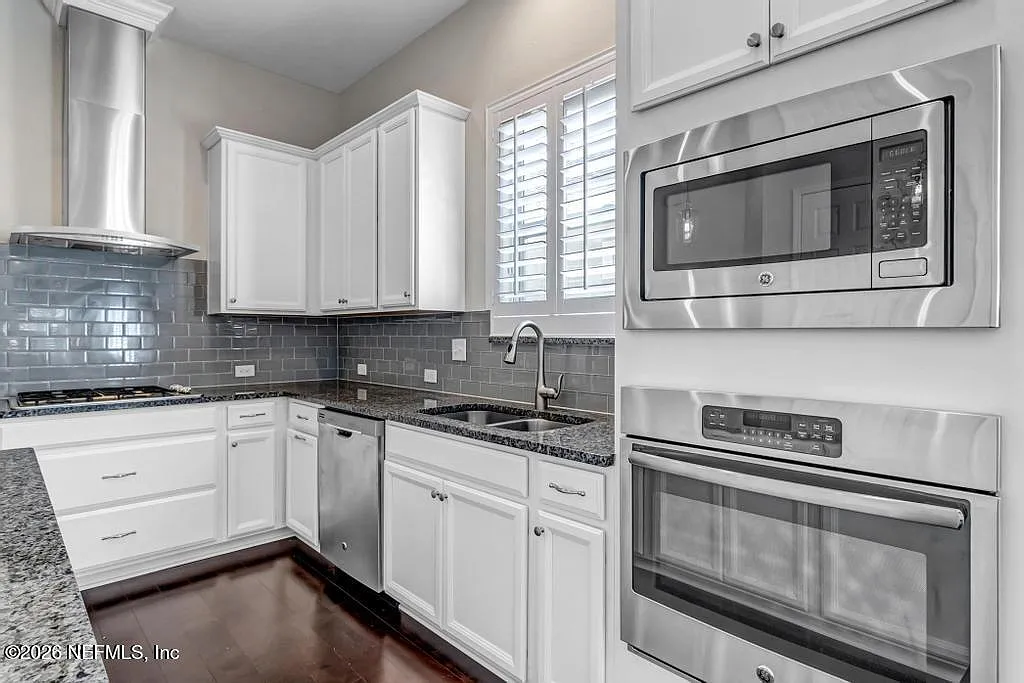 3 bed, 2.0 bath, 1683 sqft, $3,400 — Photo 4