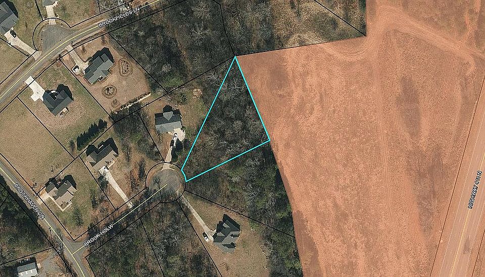 2nd image of 5 Brook Hollow Dr