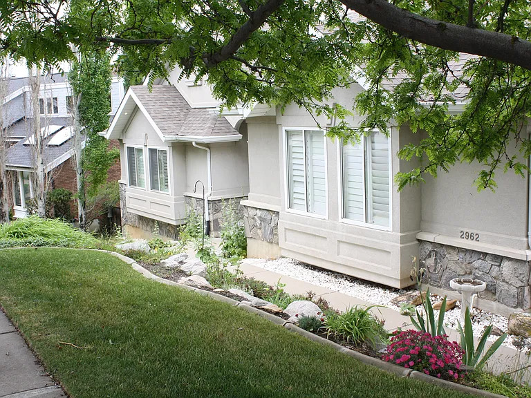 2962 Oakwood Dr — Photo 2
