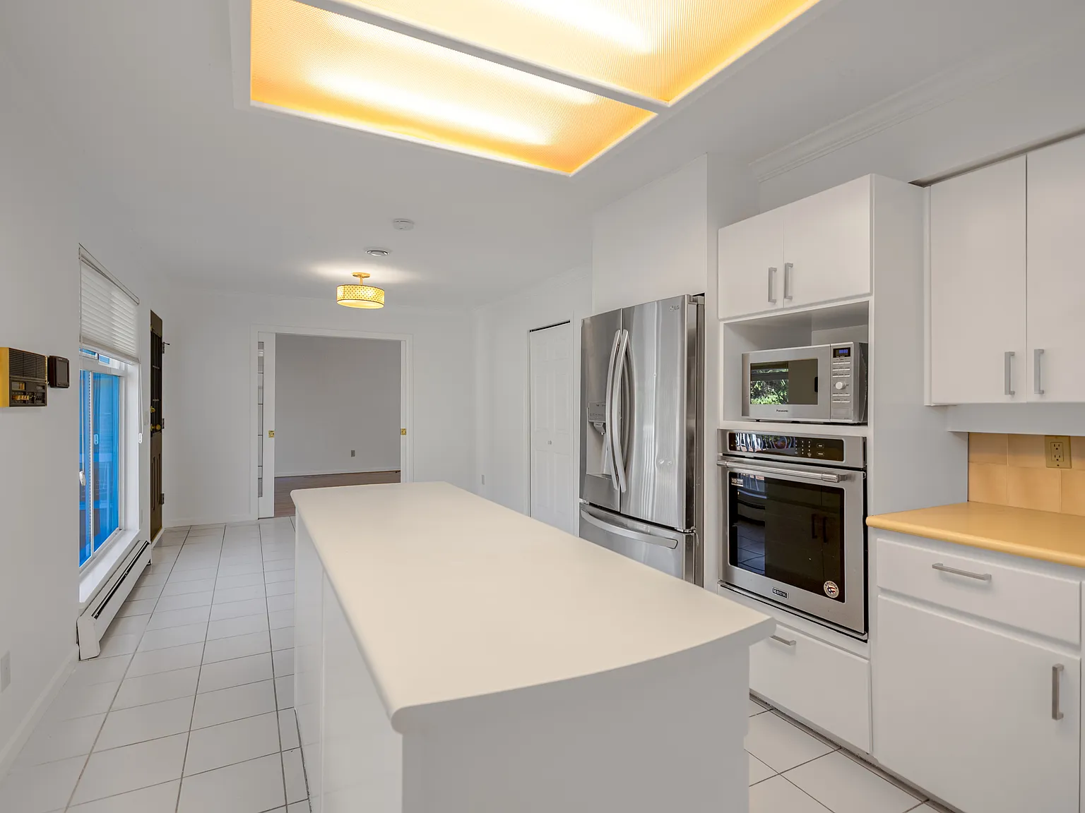 6 bed, 3880 sqft, $7,980 — Photo 2