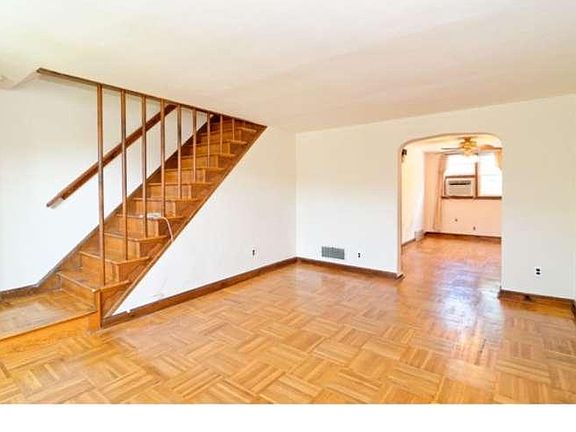 3rd image of 2208 Windsor Ave