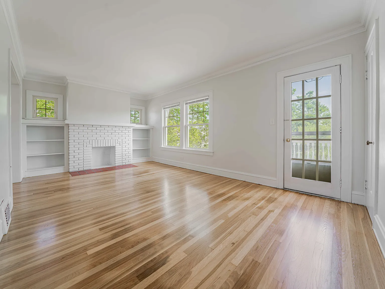2 bed, 1100 sqft, $1,600 — Photo 3