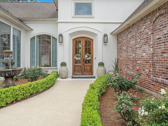 2nd image of 409 N Tallowwood Dr