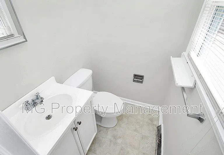 243 Eden Cir — Photo 16