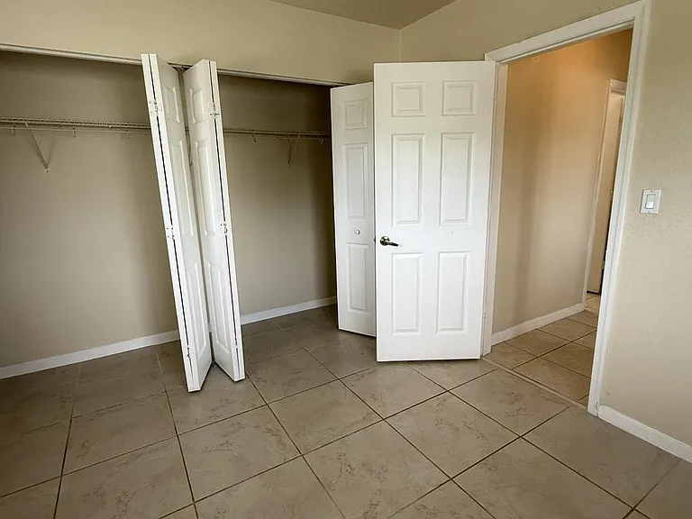 578 NE 20th St #10-E — Photo 14