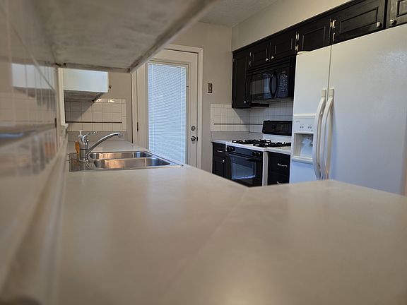 5th image of 2138 E Arrowhead Cir