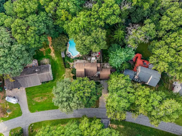 2716 Hillside Ct, Ijamsville, MD 21754