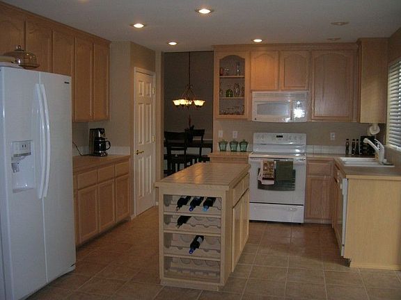 Kitchen with center island
