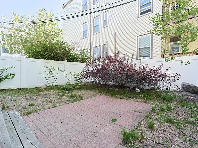 19 O St #1 — Photo 17
