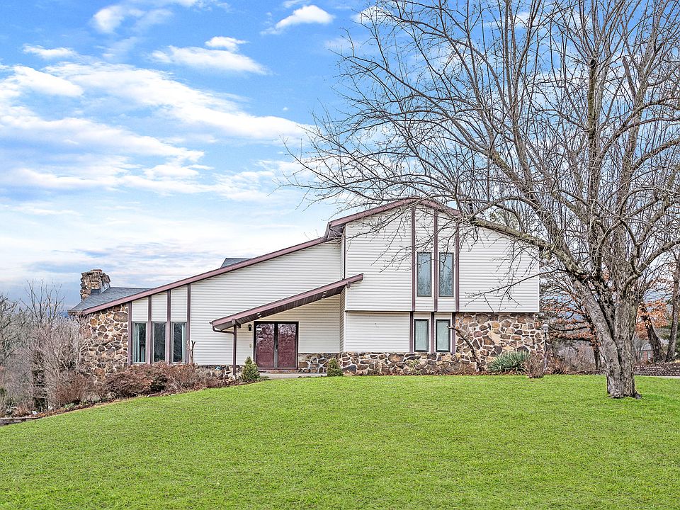 1st image of 418 Valley Park Dr