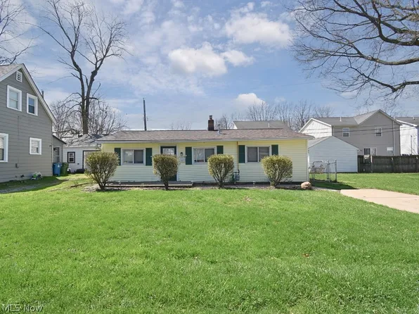 33850 Beachpark Dr, Eastlake, OH 44095