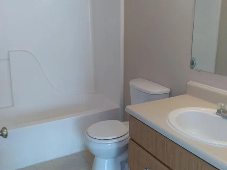 185 - COUNTRY VIEW APARTMENTS — Photo 19