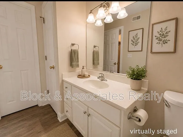 2260 Sunderland Rd #84W — Photo 8