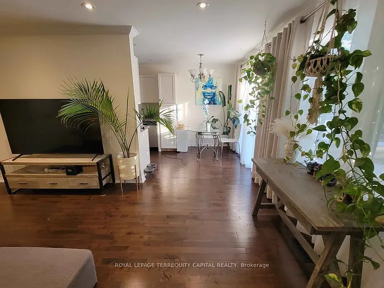 20 Mowat Cres #UPPER — Photo 11
