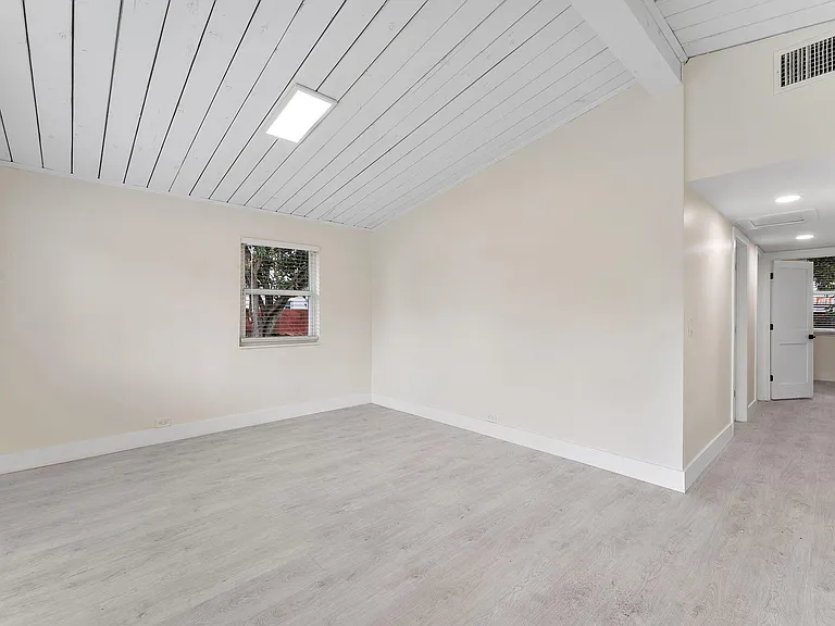474 Enfield St — Photo 23