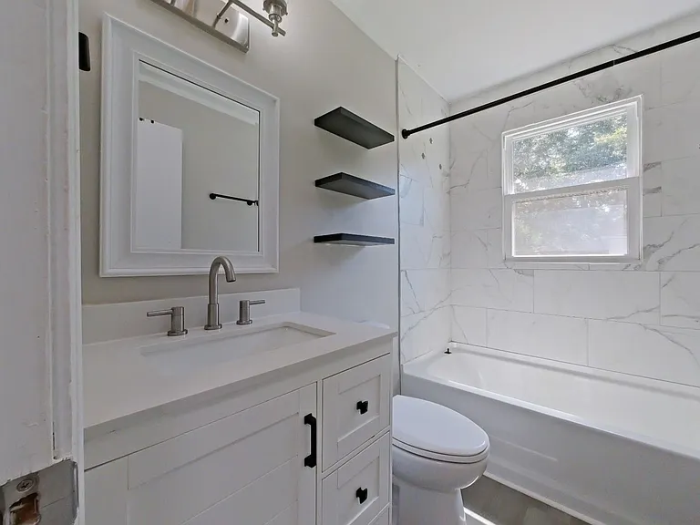 215 Fairview St — Photo 7