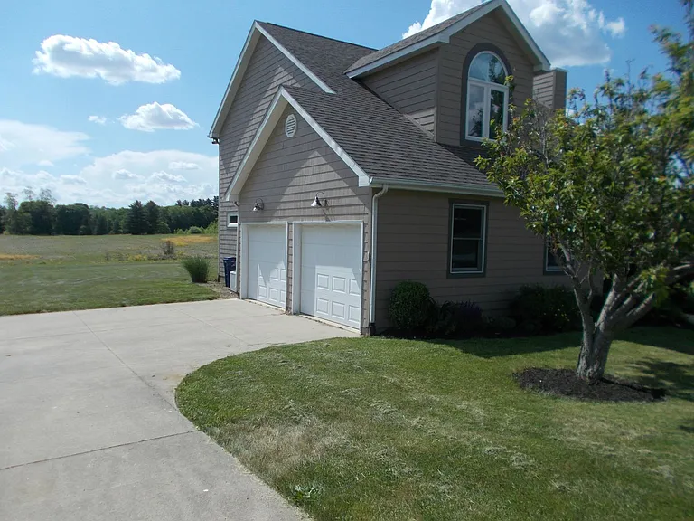 1740 Tanglewood Dr — Photo 24
