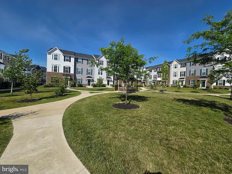 235 Compass Dr — Photo 2