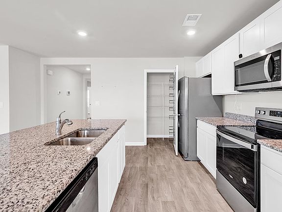 5th image of 193 Country Grove Way