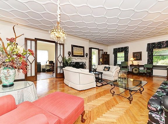 4th image of 209 Blackstone Ave
