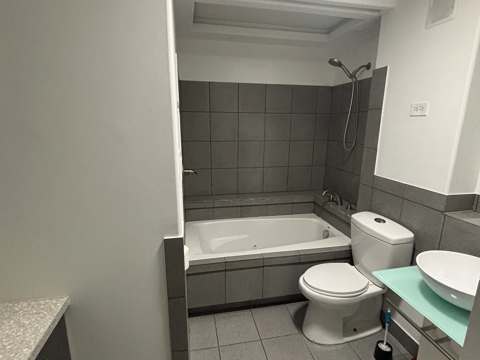 3 bed, 1300 sqft, $1,900 — Photo 3