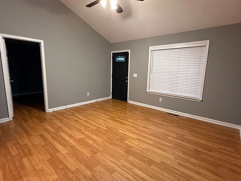 327 Center St — Photo 5