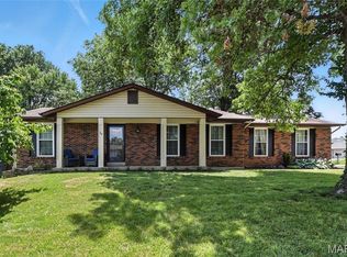 28 Meadow Ridge Dr, Saint Peters, MO 63376