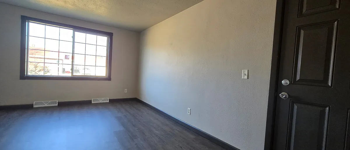 Building Photo - 1820 Oak St #2