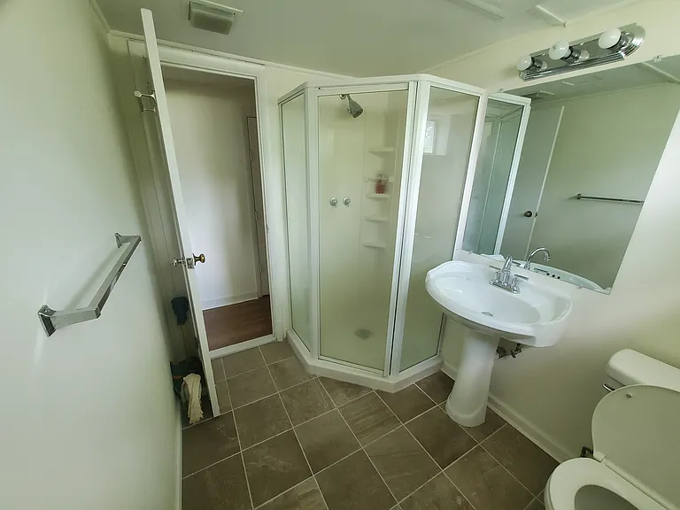 10204 Rodgers Rd — Photo 6