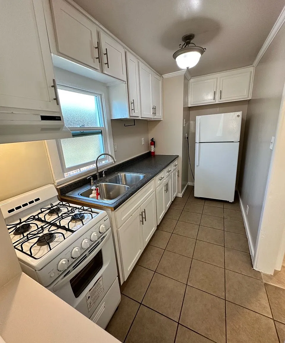 Studio, $770 — Photo 1