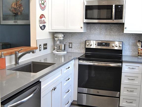 3rd image of 2384 Loch Stone Dr
