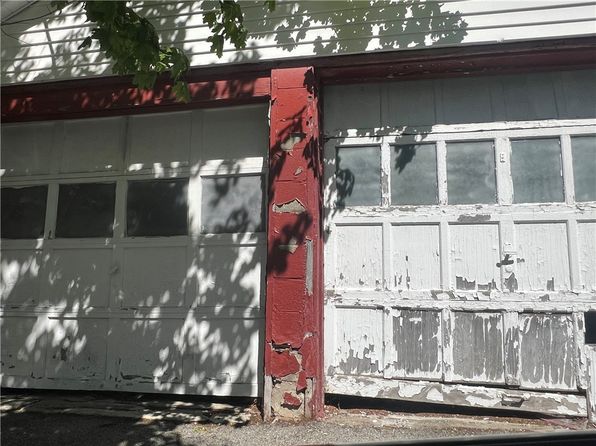 327 3rd St, Leechburg, PA 15656
