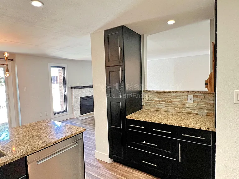 3032 S Macon Cir — Photo 12