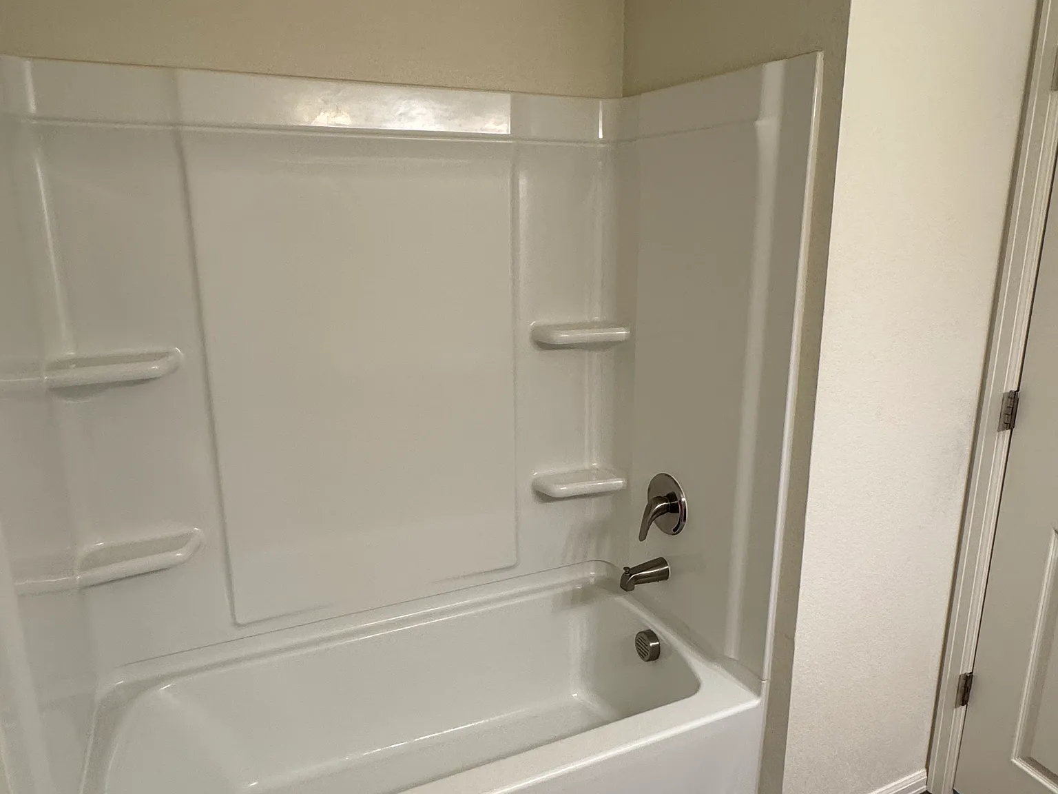 3 bed, 1403 sqft, $2,375 — Photo 3