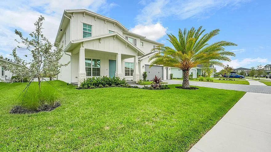 5 bed, 4.5 bath, 4012 sqft, $7,000 — Photo 2