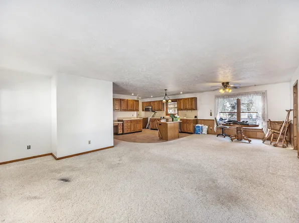 2914 W 32nd St, Fremont, MI 49412