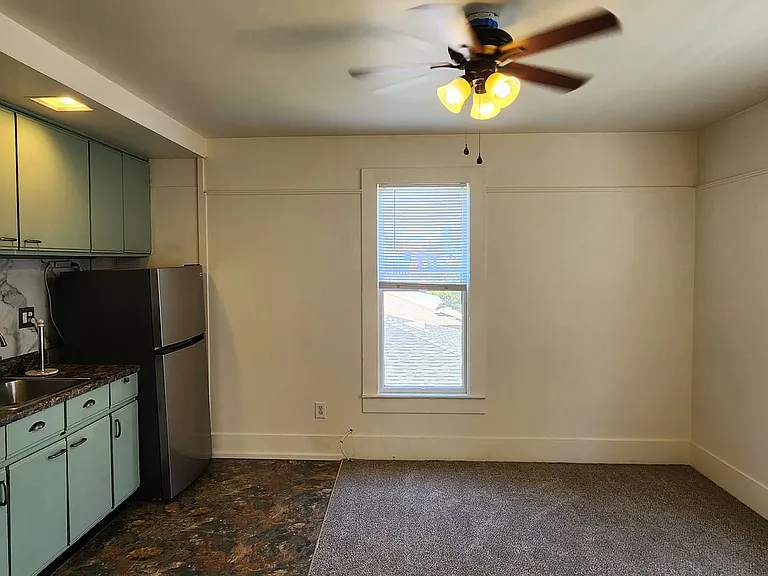 164-70 D Avenue — Photo 2