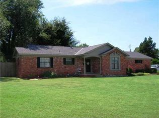 2831 Mockingbird Ln, Midwest City, OK 73110