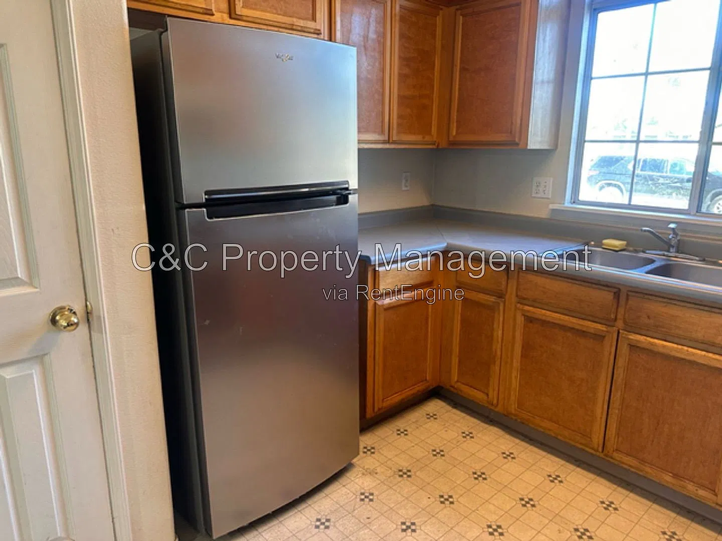 4 bed, 2.0 bath, 1422 sqft, $2,300 — Photo 3
