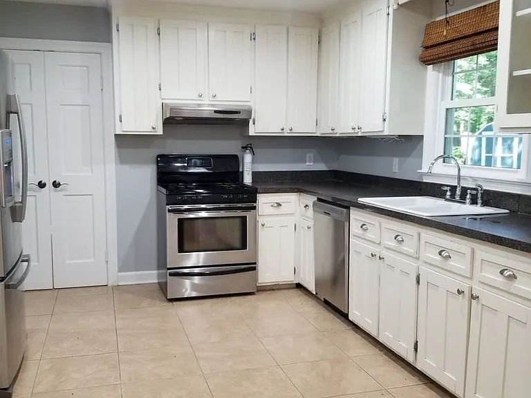110 King Henry Way — Photo 6