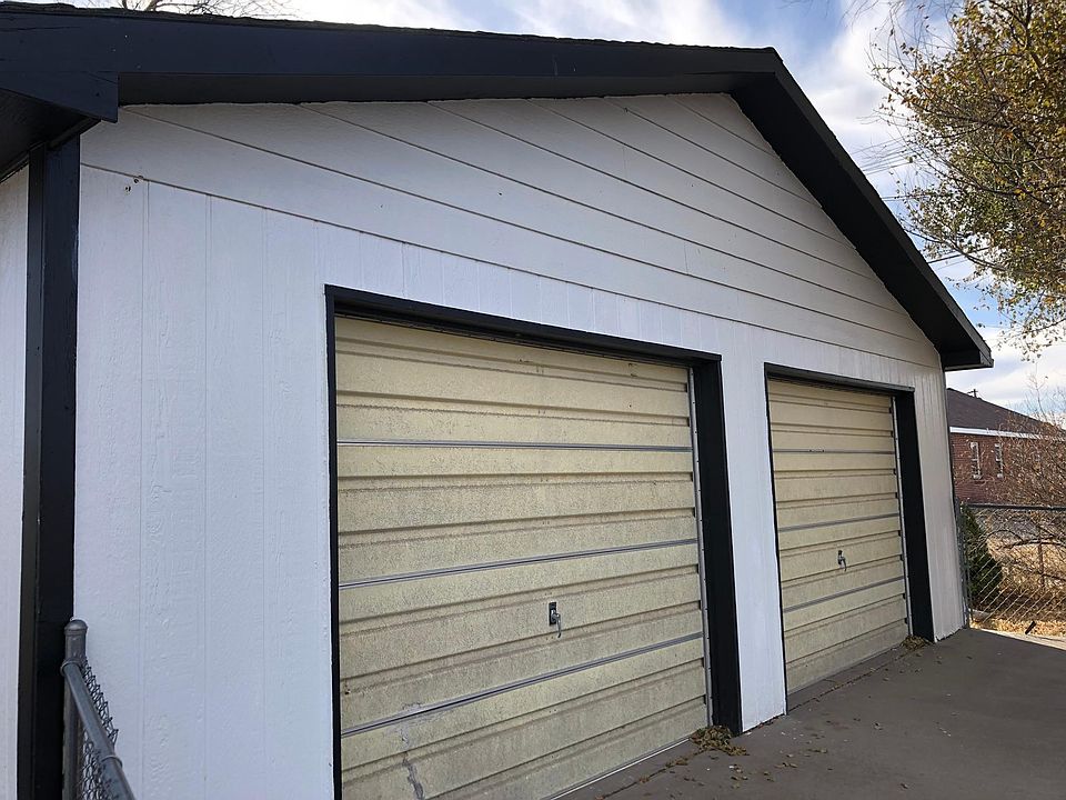 Detached heated garage