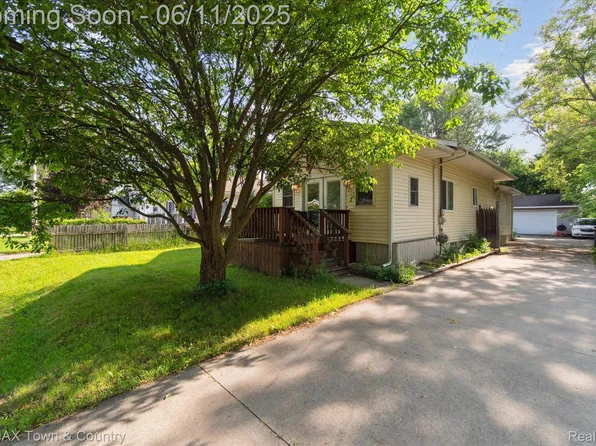 3244 Huggins Ave, Flint, MI 48506