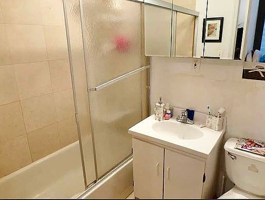 4th image of 538 W 50th St APT 4E