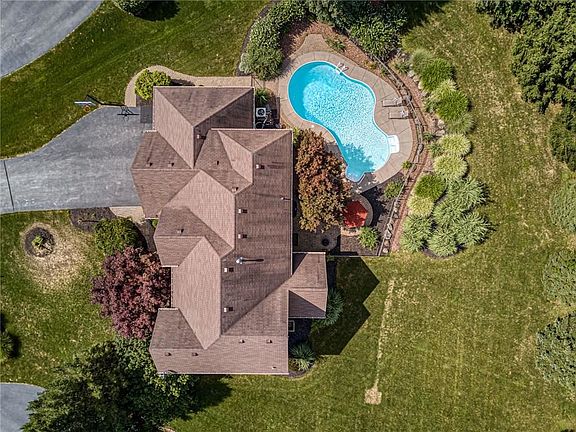 3rd image of 17 Tamarron Way
