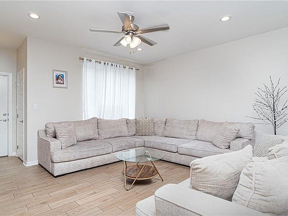 3rd image of 8410 N 34th Ln