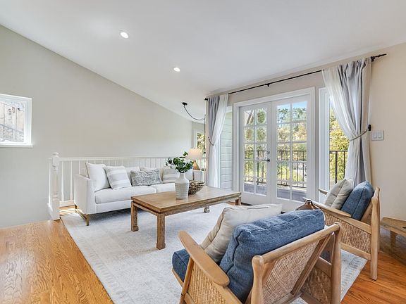 4th image of 610 Lakeview Way